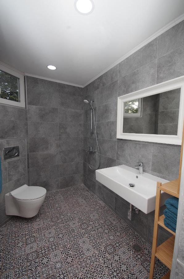 The White Apartment - Bogoridi Main Street Burgas Exterior photo
