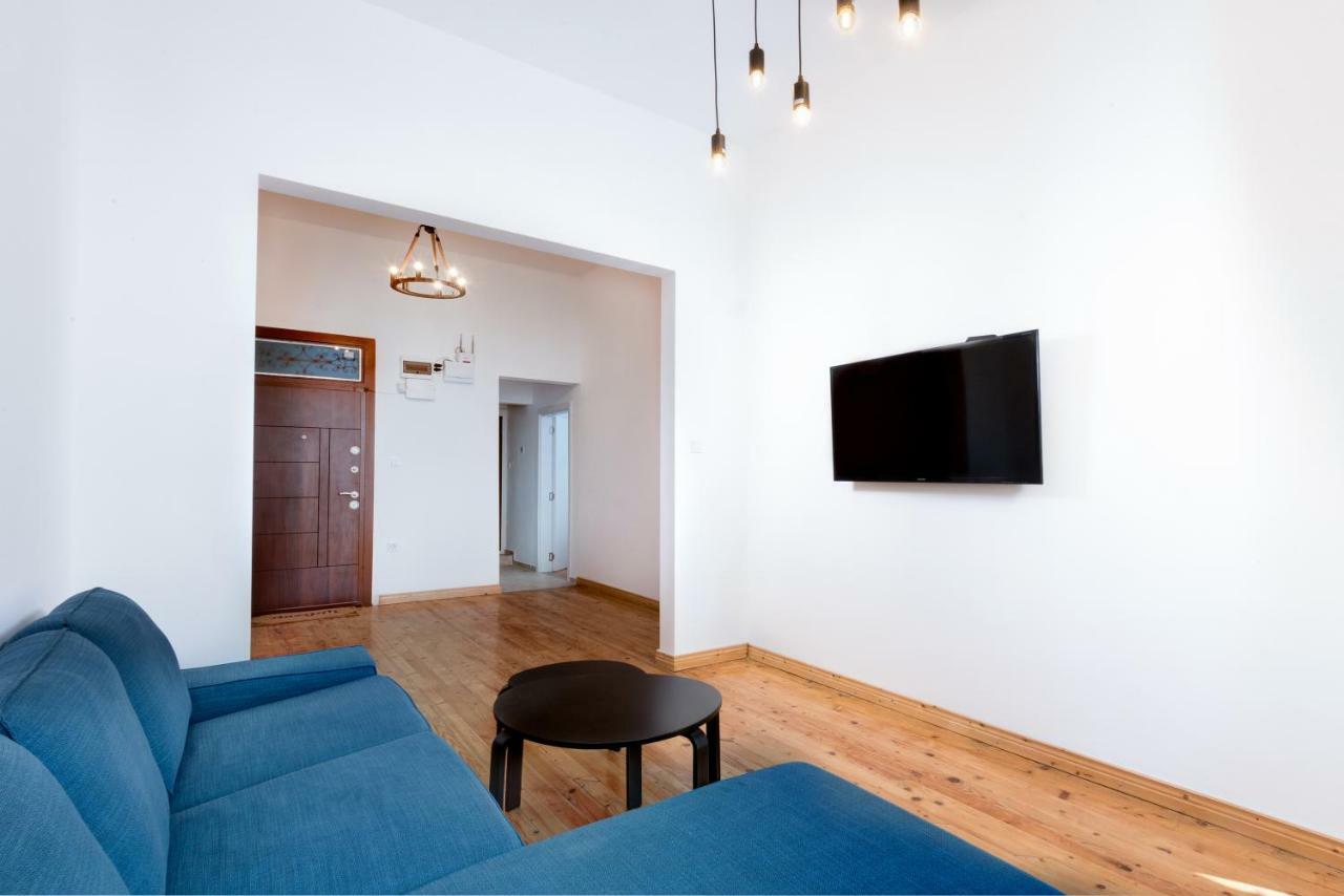 The White Apartment - Bogoridi Main Street Burgas Exterior photo